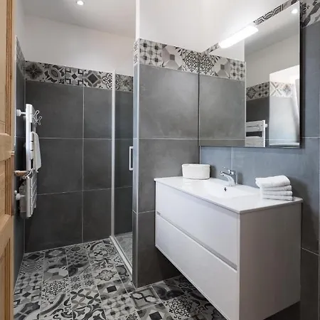 La Vallee Joly Le Vast